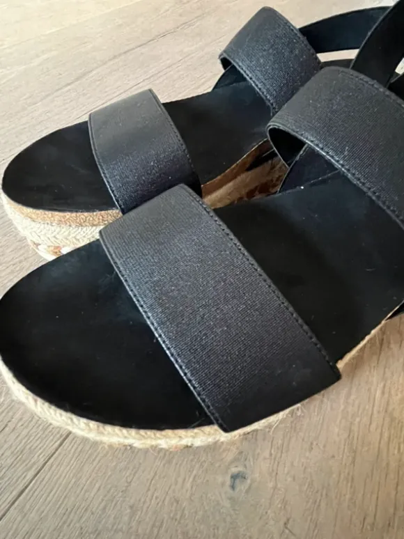 Sommersandalen (Plateau) in Schwarz (elastisch)