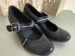 Spangenballerina mit kleinem Absatz