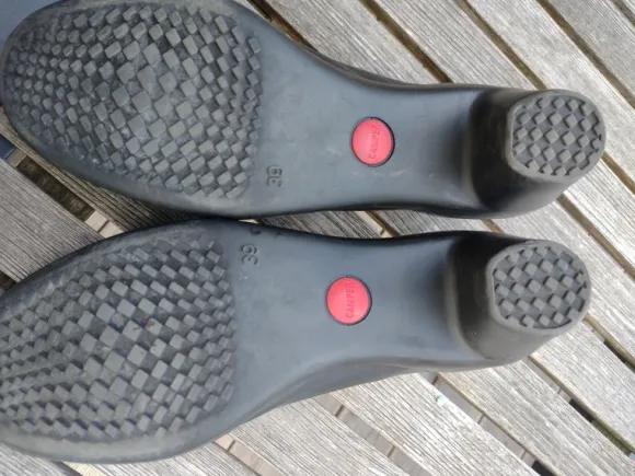 Spangenballerinas mit Absatz von Camper