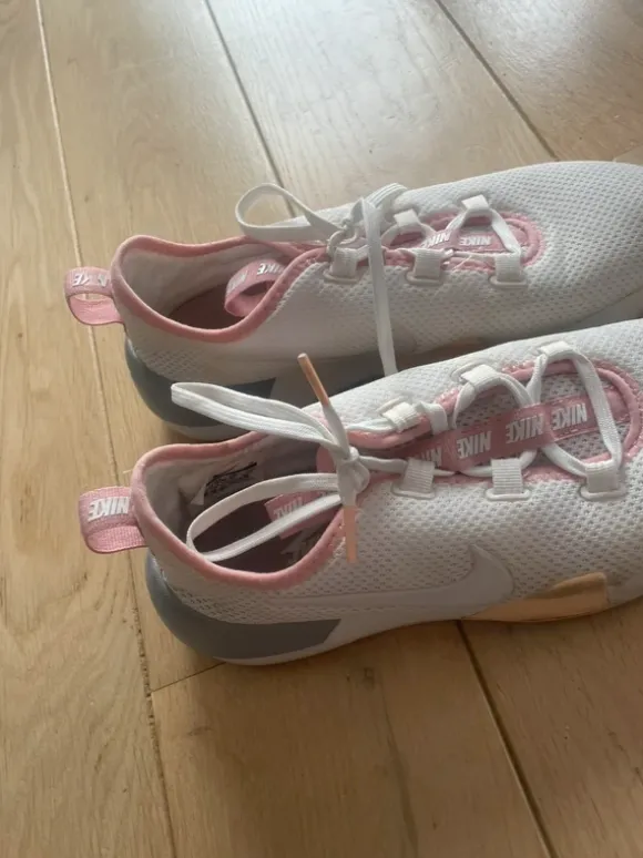 Sportschuhe Nike, 39, 5 Mal getragen, Sneaker