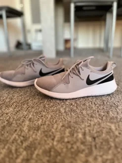 Sport/Turn Schuhe Grau Nike Unisex