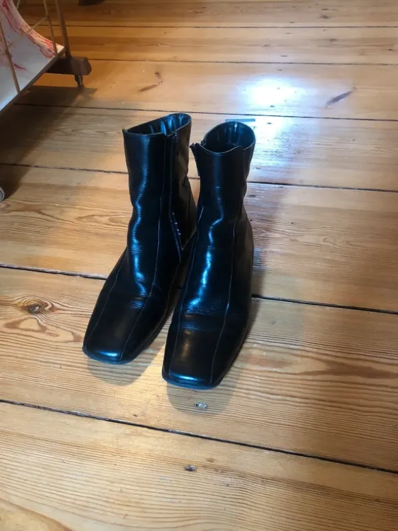 Square Toe Boots