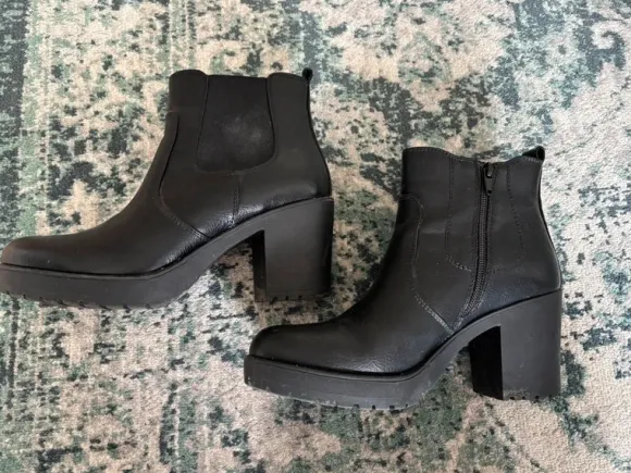 Stiefel mit Blockabsatz
