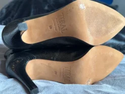 Stiefeletten aus geprägtem Leder
