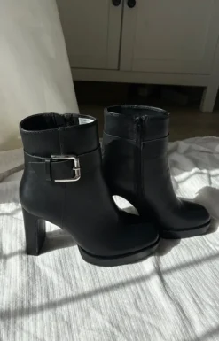 Stiefeletten mit Schnalle
