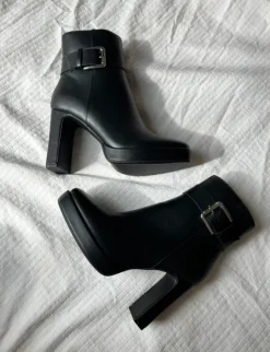 Stiefeletten mit Schnalle