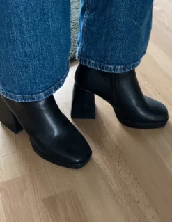 Stiefeletten Schwarz Hoch