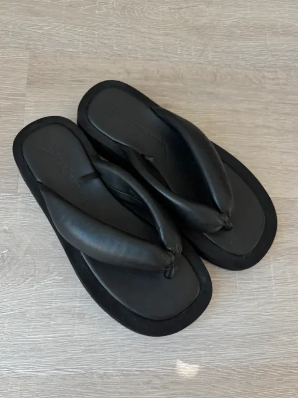 Stradivarius Platform Flip Flops 38