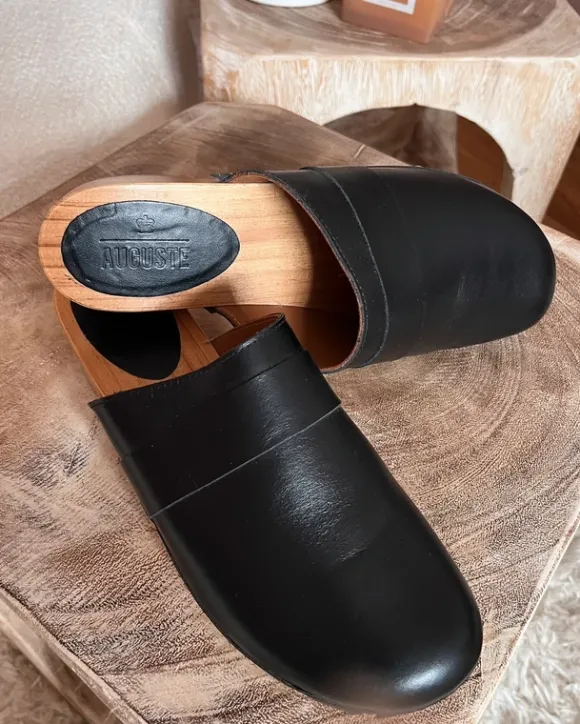 Stylische Clogs