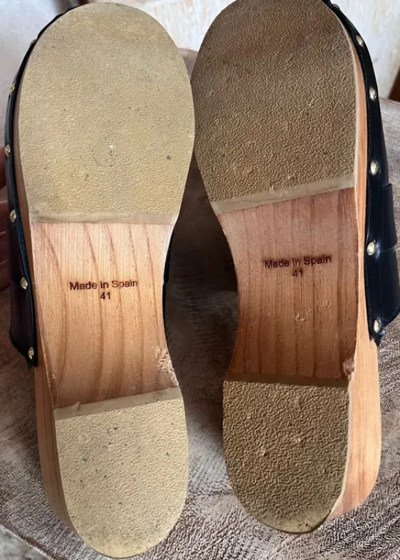 Stylische Clogs