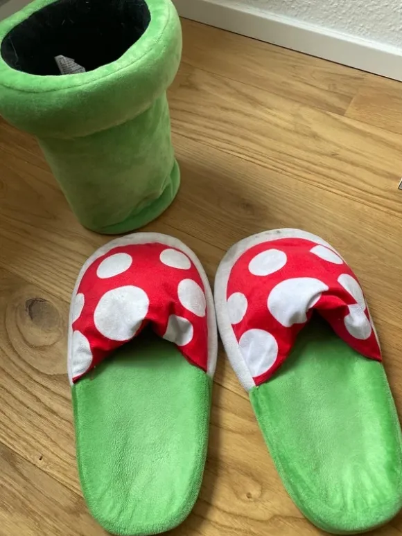 super mario hausschuhe (piranha)