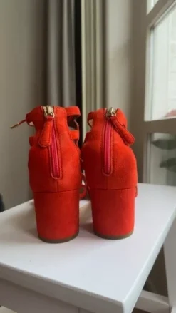 Tolle Aquazzura Sandale in rot/ orange in Gr 40, Absatzhöhe 6cm