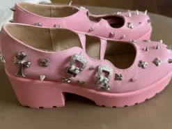 Tolle seltene rosa Koi Footwear Devil Blushes Plateau-Mary-Janes mit Nieten Größe 40
