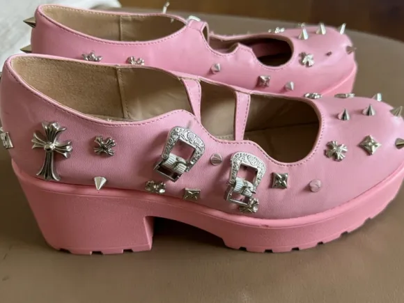 Tolle seltene rosa Koi Footwear Devil Blushes Plateau-Mary-Janes mit Nieten Größe 40