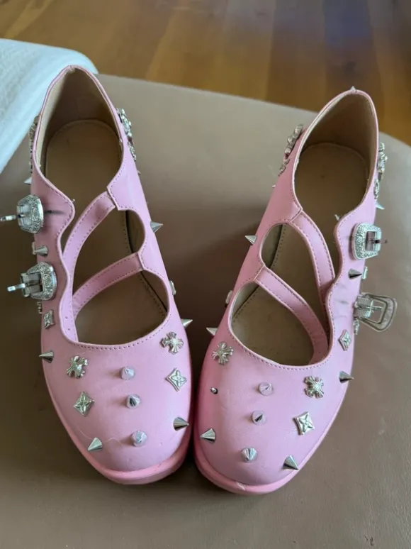 Tolle seltene rosa Koi Footwear Devil Blushes Plateau-Mary-Janes mit Nieten Größe 40