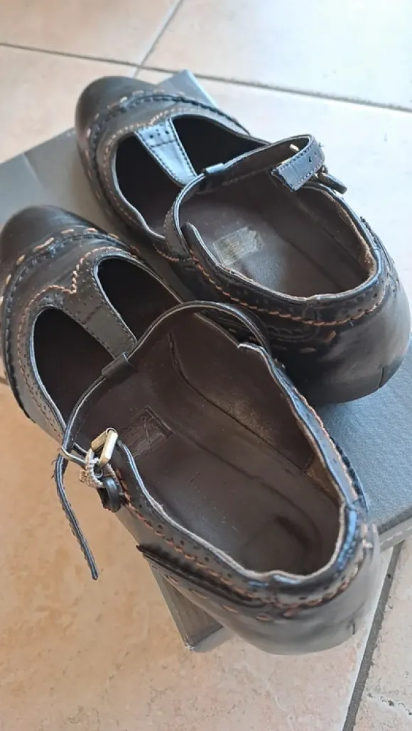 toller Spangenschuh mit Absteppungen im Vintage Look