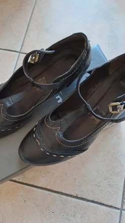 toller Spangenschuh mit Absteppungen im Vintage Look