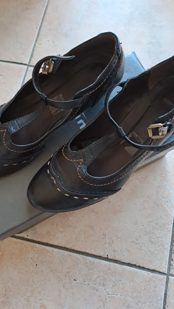 toller Spangenschuh mit Absteppungen im Vintage Look