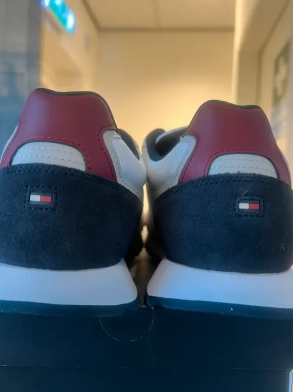 Tommy Hilfiger