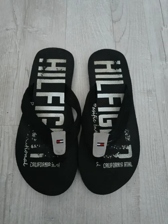 Tommy Hilfiger Beach Sandals Zehentrenner in Schwarz