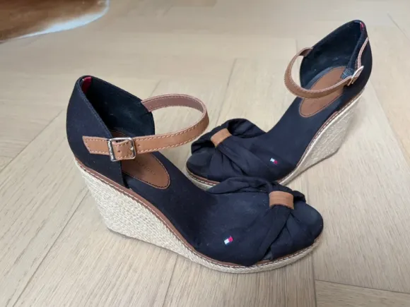 Tommy Hilfiger Keilabsatzsandalen