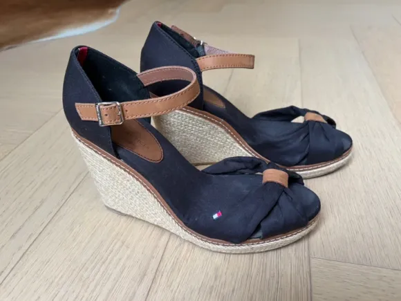 Tommy Hilfiger Keilabsatzsandalen