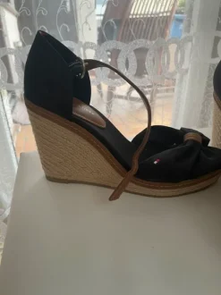 Tommy Hilfiger Keilsandaletten wie neu sehr gut