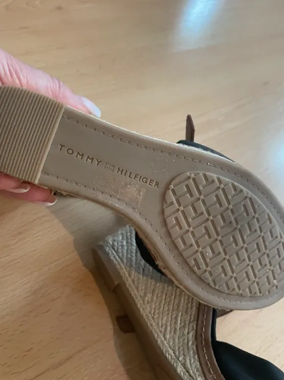Tommy Hilfiger Keilsandaletten wie neu sehr gut