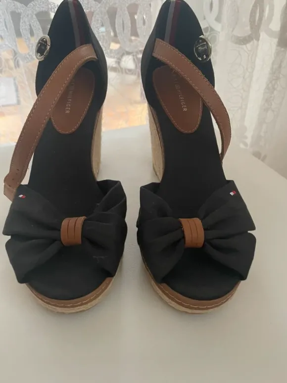 Tommy Hilfiger Keilsandaletten wie neu sehr gut