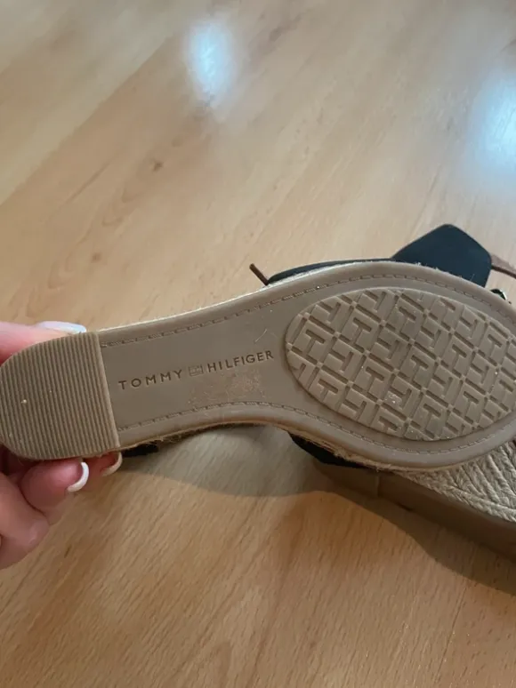 Tommy Hilfiger Keilsandaletten wie neu sehr gut