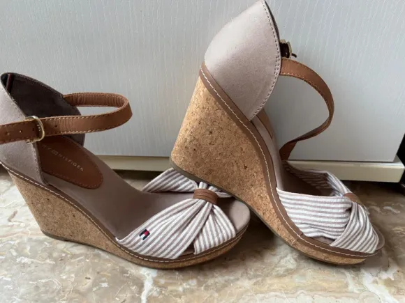 Tommy Hilfiger Sommer Pumps Gr. 37 Keilabsatz beige