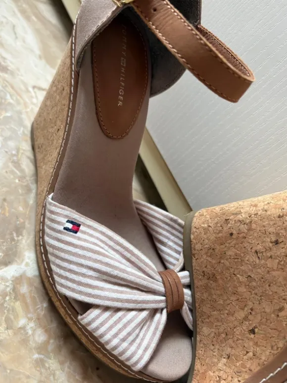 Tommy Hilfiger Sommer Pumps Gr. 37 Keilabsatz beige