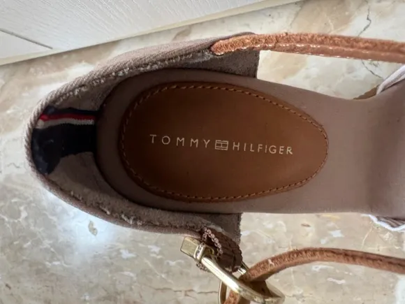 Tommy Hilfiger Sommer Pumps Gr. 37 Keilabsatz beige