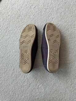 Toms schwarz