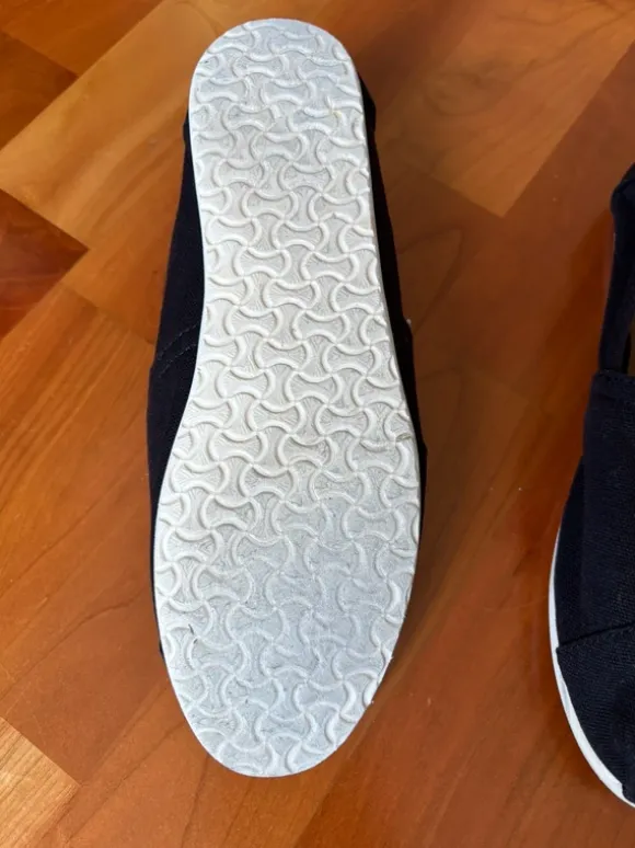 Toms Schwarz 38.5