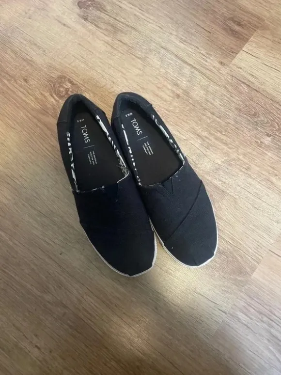 Toms Schwarze Stoffschuhe