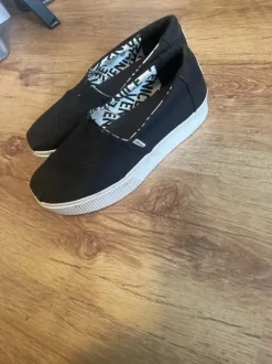 Toms Schwarze Stoffschuhe