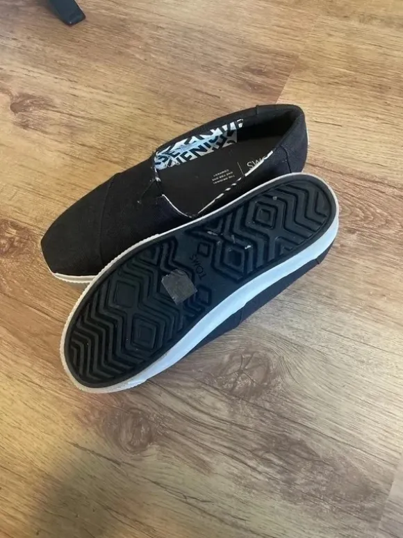Toms Schwarze Stoffschuhe