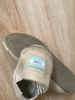 Toms Shoes