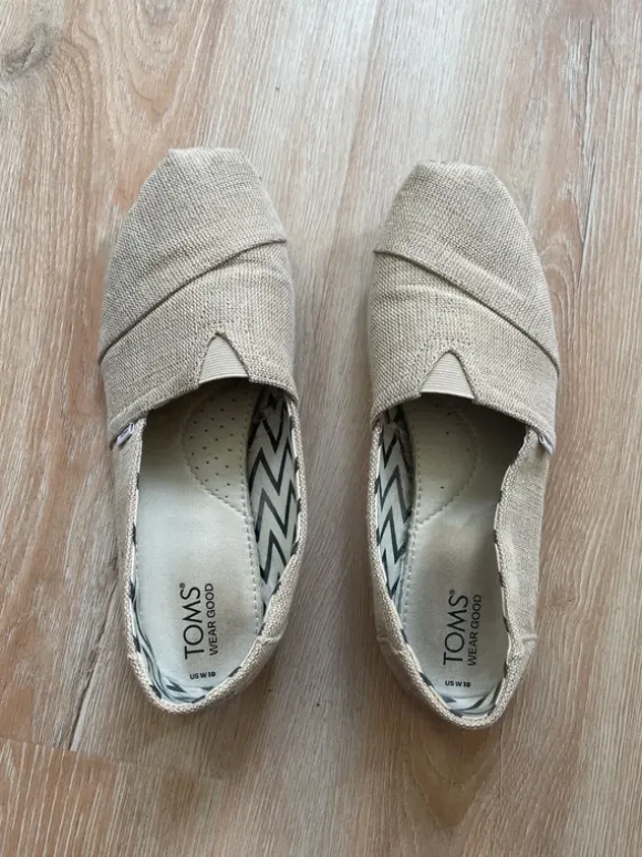 Toms Shoes