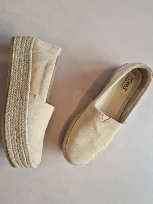 Toms suede