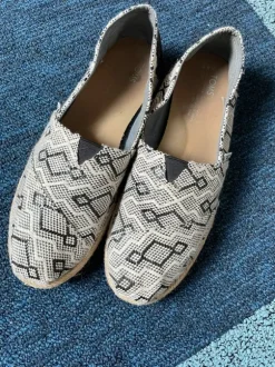 Toms zwart wit maat 39
