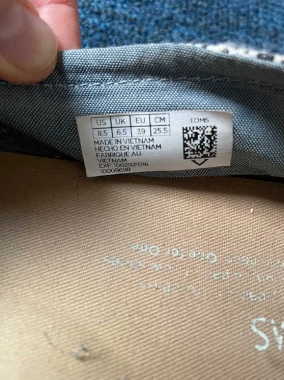 Toms zwart wit maat 39