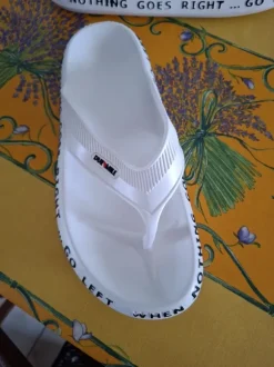 Tongs blanches
