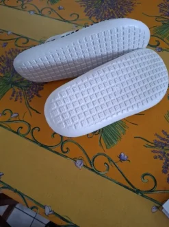 Tongs blanches