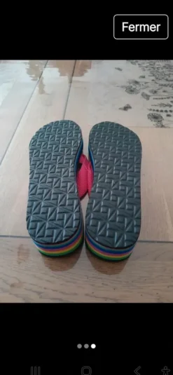 Tongs multicolores