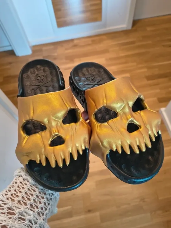 Totenkopf Schädel Slipper Schlappen Slides Sandalen Badenlatschen 43