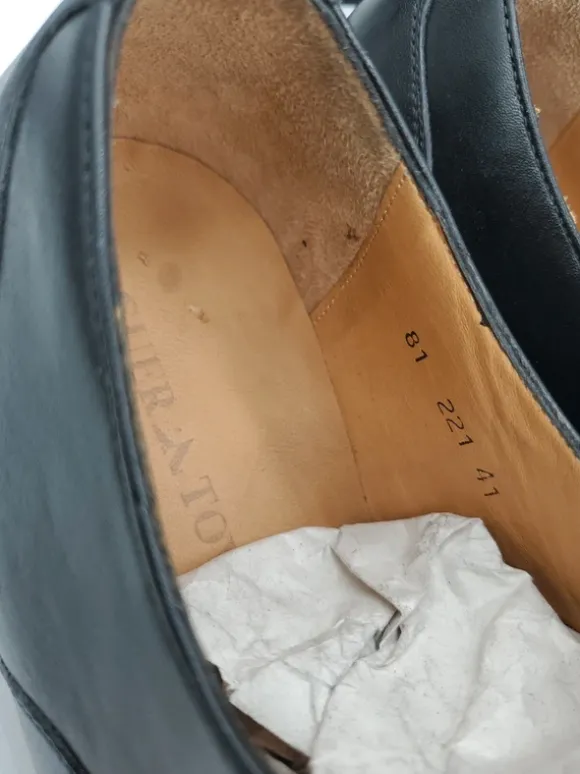 Tout en cuir véritable