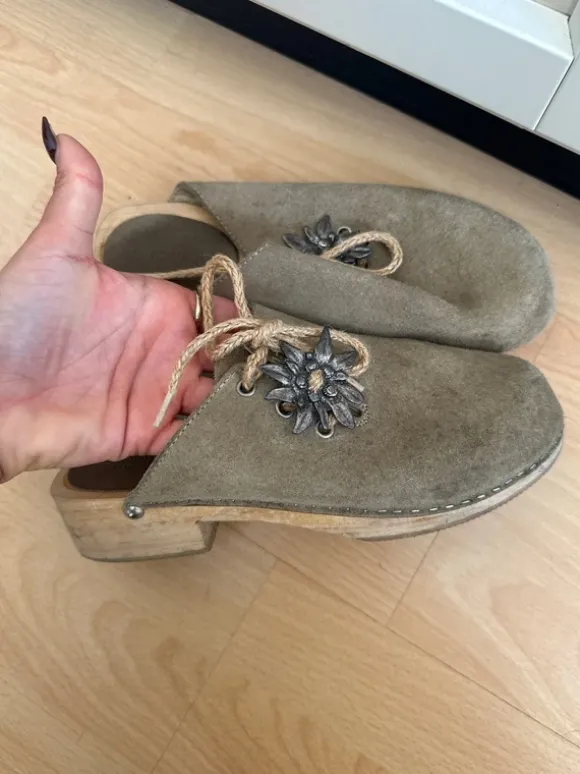 Trachten clogs
