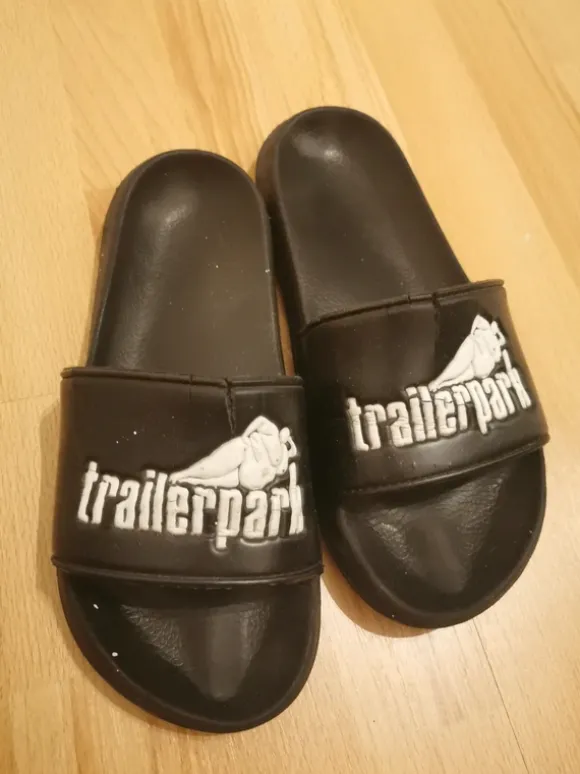 Trailerpark Slides / Schlappen / Latschen / Adiletten